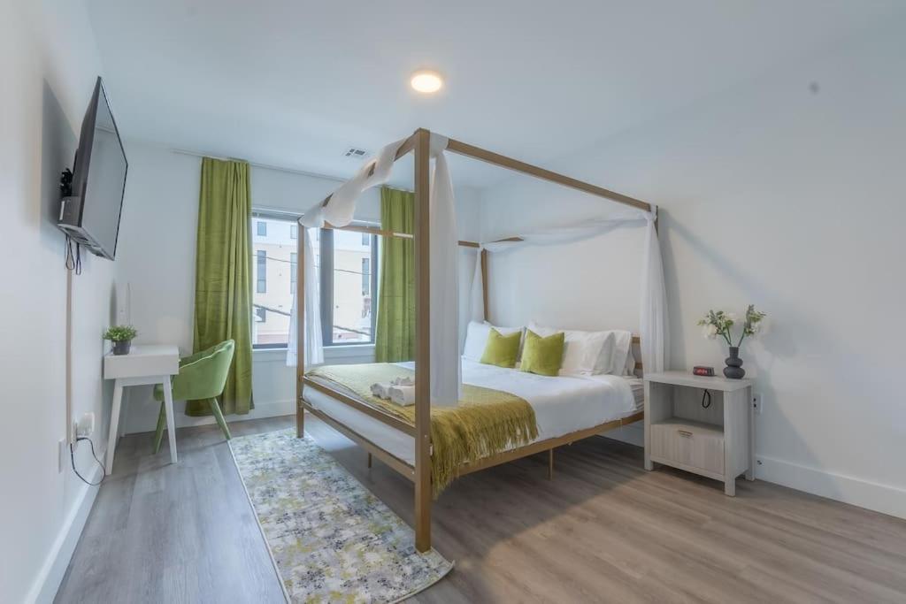 2 Bedroom 2 Bath Suite, Near American Dream And The Airport, Free Parking, King Bed And 2 Queen Beds, Washer And Dryer Orange Экстерьер фото