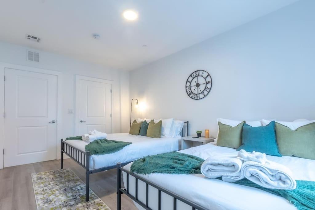 2 Bedroom 2 Bath Suite, Near American Dream And The Airport, Free Parking, King Bed And 2 Queen Beds, Washer And Dryer Orange Экстерьер фото