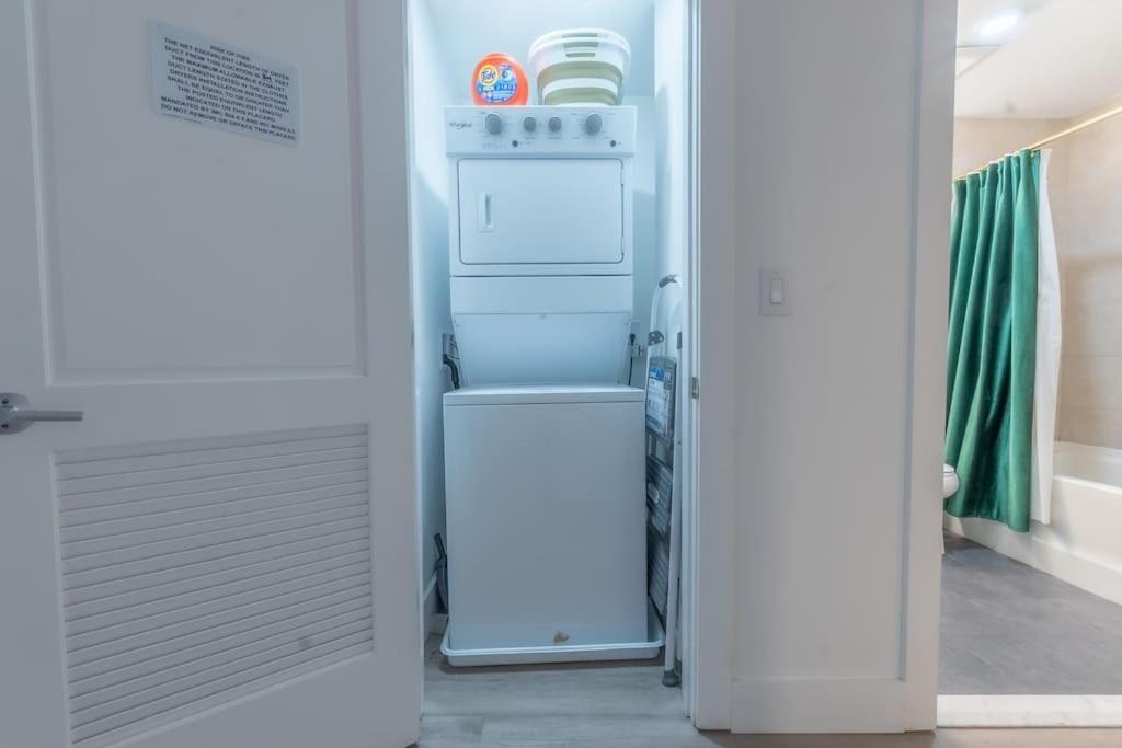 2 Bedroom 2 Bath Suite, Near American Dream And The Airport, Free Parking, King Bed And 2 Queen Beds, Washer And Dryer Orange Экстерьер фото