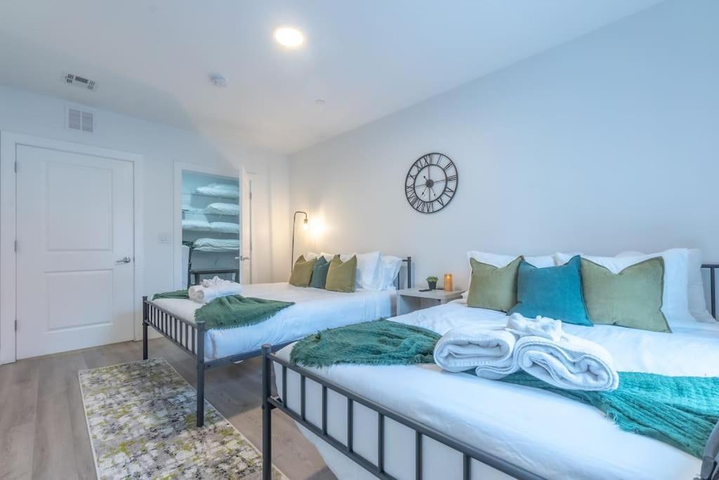 2 Bedroom 2 Bath Suite, Near American Dream And The Airport, Free Parking, King Bed And 2 Queen Beds, Washer And Dryer Orange Экстерьер фото