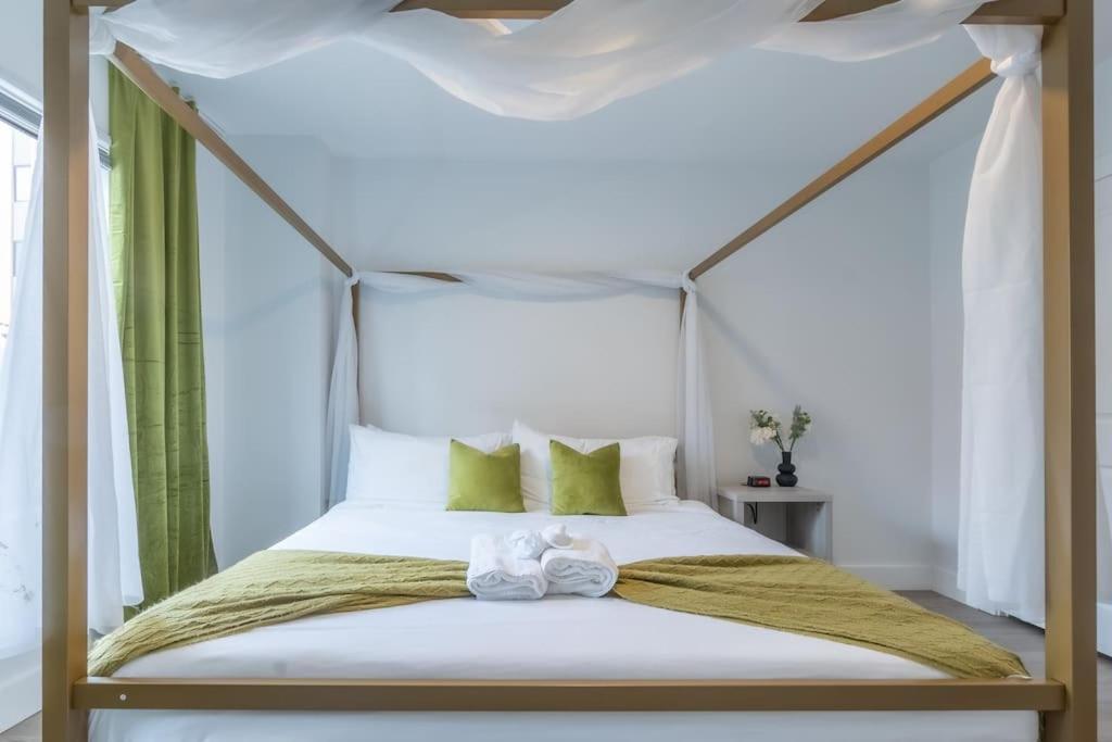 2 Bedroom 2 Bath Suite, Near American Dream And The Airport, Free Parking, King Bed And 2 Queen Beds, Washer And Dryer Orange Экстерьер фото