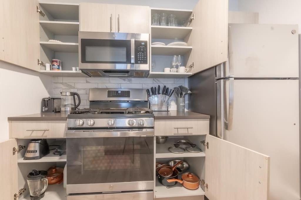 2 Bedroom 2 Bath Suite, Near American Dream And The Airport, Free Parking, King Bed And 2 Queen Beds, Washer And Dryer Orange Экстерьер фото