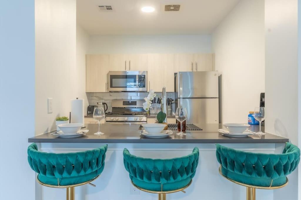 2 Bedroom 2 Bath Suite, Near American Dream And The Airport, Free Parking, King Bed And 2 Queen Beds, Washer And Dryer Orange Экстерьер фото