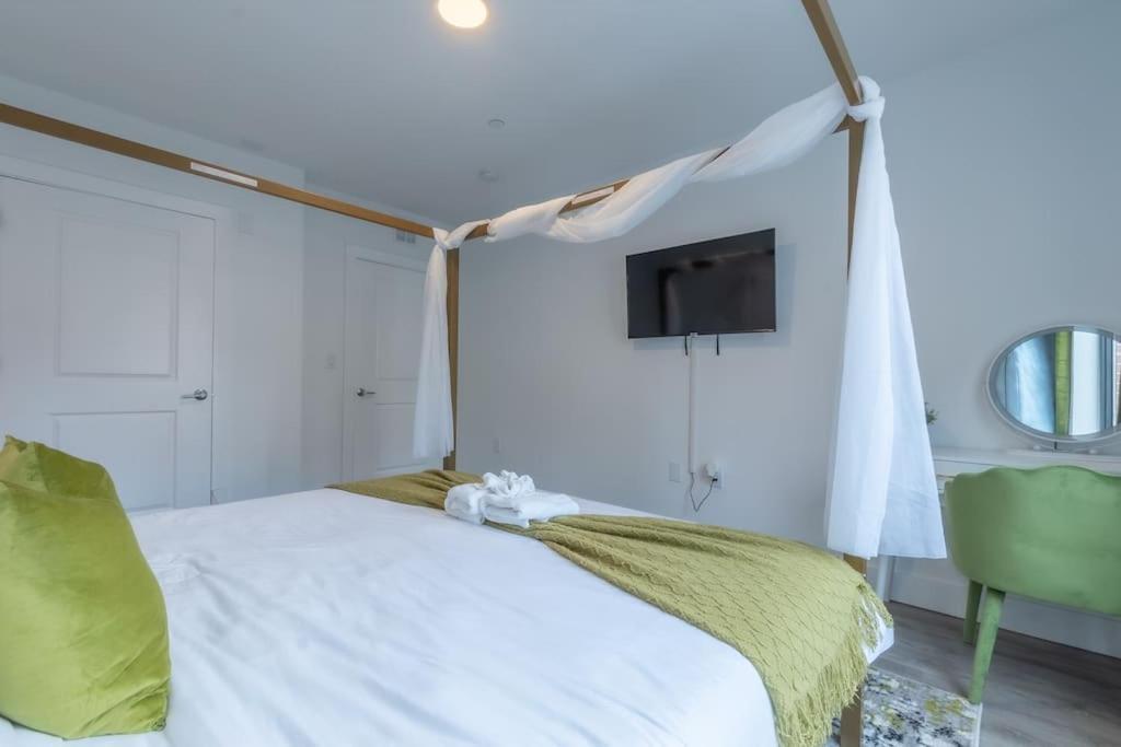 2 Bedroom 2 Bath Suite, Near American Dream And The Airport, Free Parking, King Bed And 2 Queen Beds, Washer And Dryer Orange Экстерьер фото