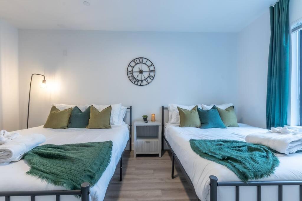 2 Bedroom 2 Bath Suite, Near American Dream And The Airport, Free Parking, King Bed And 2 Queen Beds, Washer And Dryer Orange Экстерьер фото